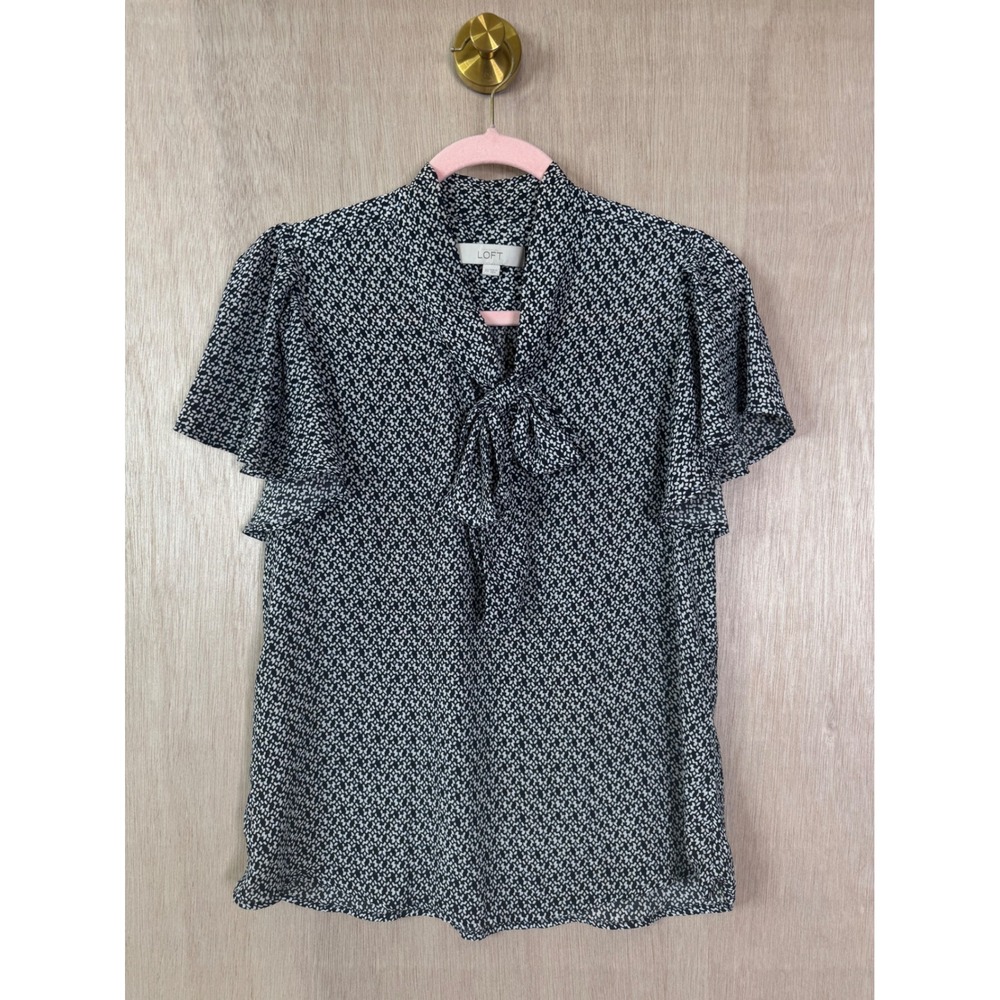 Ann Taylor Loft Blouse Navy Blue White Geometric Floral Tie Neck Flutter Sleeve